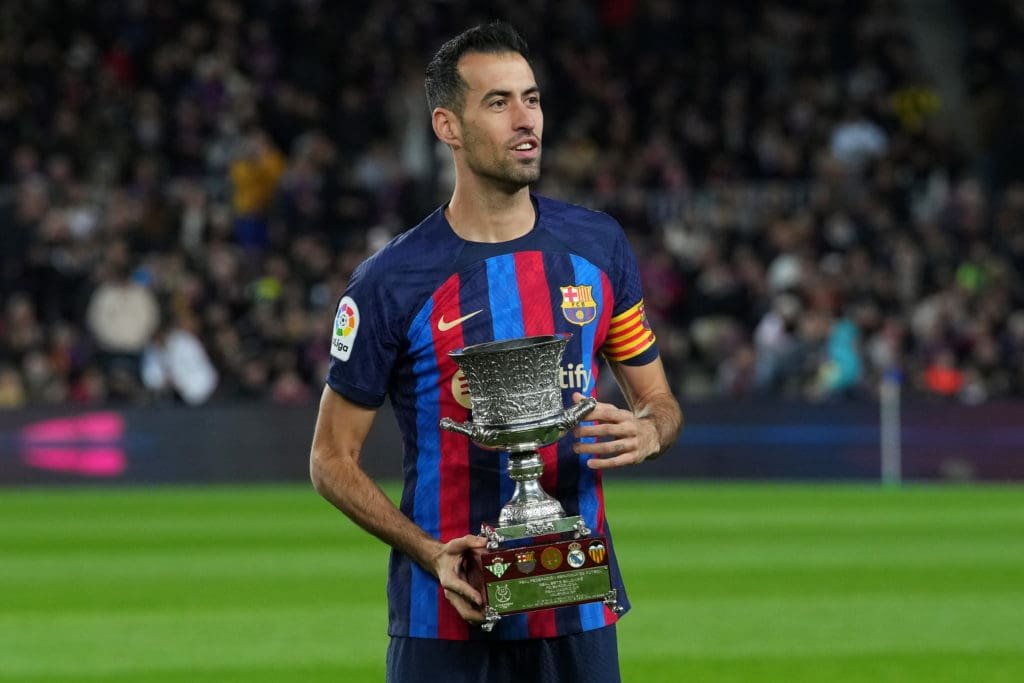 Sergio Busquets, el 5 que confundió al fútbol mundial con su juego de 10, dijo adiós al Barça 7 Sergio Busquets