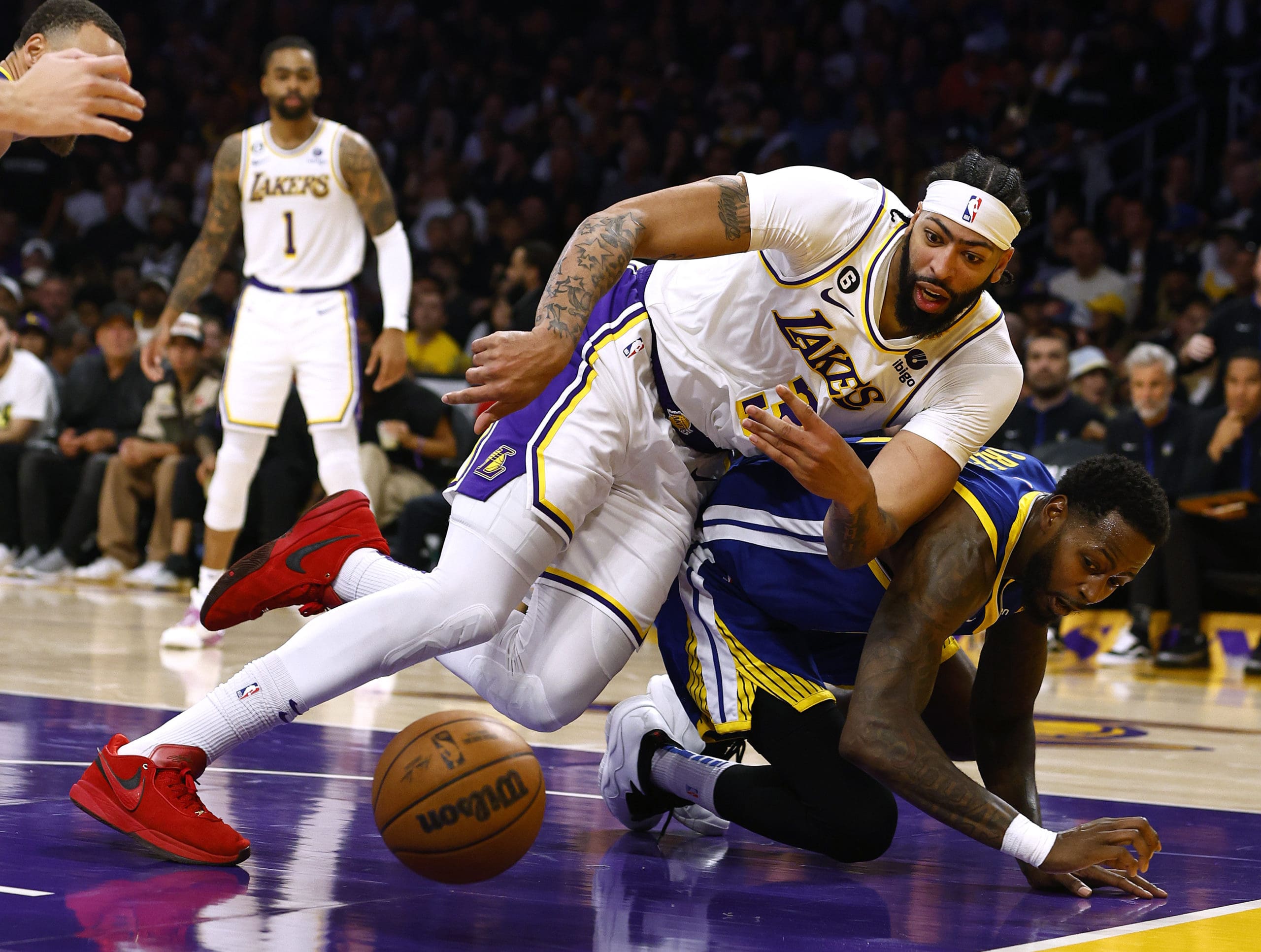 Los Lakers le ganan a los Warriors por paliza y lideran la serie 2-1