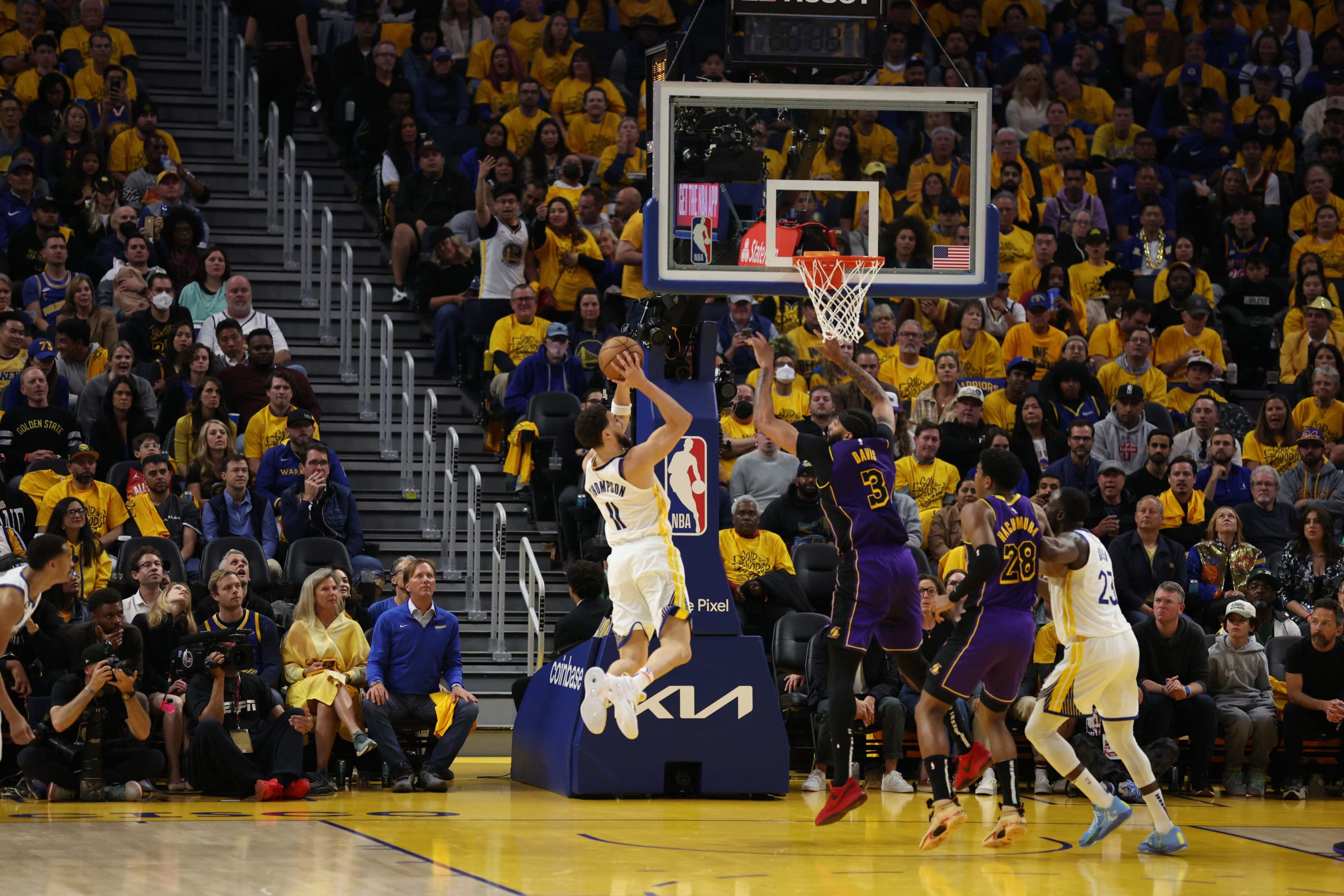 Con una noche espectacular de Klay Thompson, Los Warriors se llevan la victoria 127-100.