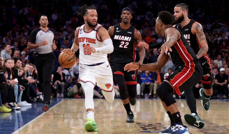 Knicks evitaron la eliminación con una apretada victoria ante el Heat en el Juego 5