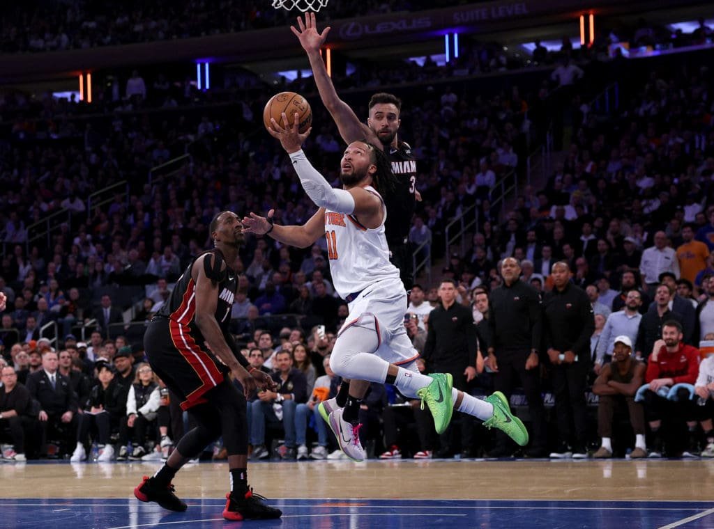 Jalen Brunson lideró a los Knicks con 30 puntos