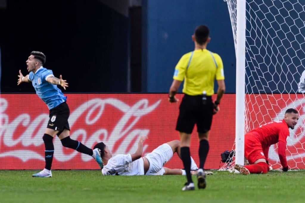 Anderson Duarte festeja el gol del triunfo de Uruguay.