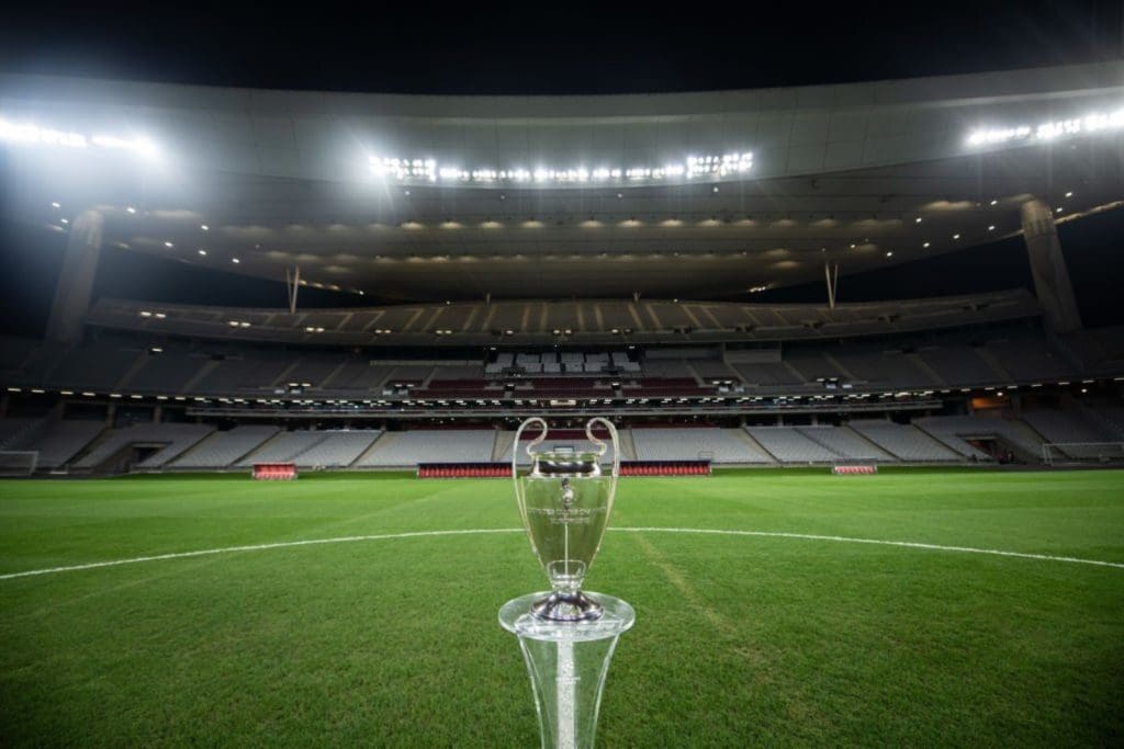 El trofeo de la Champions League en el estadio Atatürk de Turquía. 