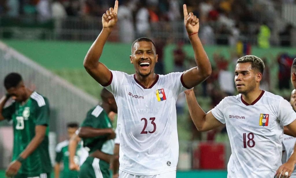 Venezuela, en sus pruebas finales antes de las Eliminatorias a 2026: Honduras y Guatemala 8 Salomón Rondón y Miguel Navarro. Foto: FVF.