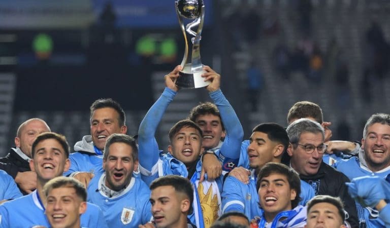 Uruguay alza el Mundial sub 20 con gol de Rodríguez