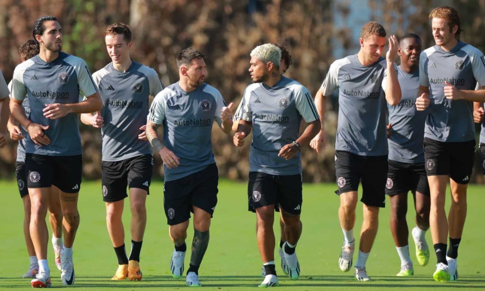 Lionel Messi y Josef Martínez en el primer entrenamiento del argentino con Inter Miami.