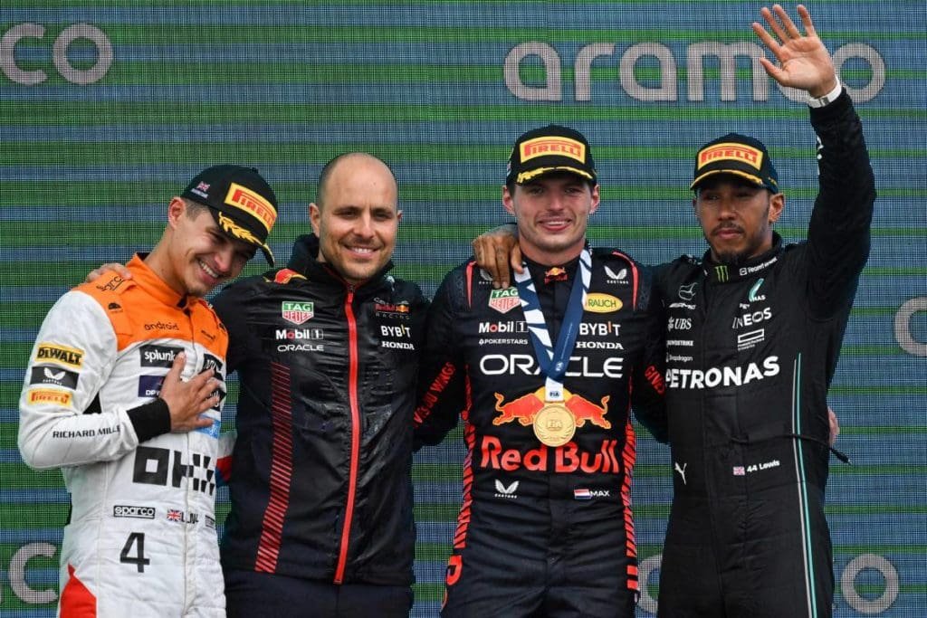 Max Verstappen se impone pese al 'milagro' de McLaren 10 Verstappen gana GP Gran Bretaña