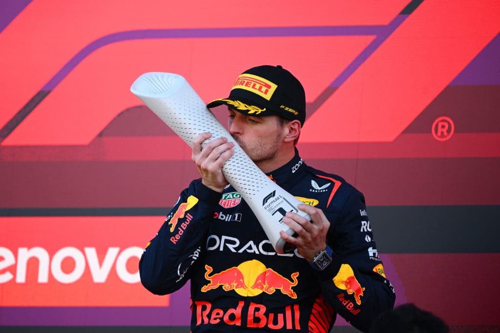 Max Verstappen triunfa en Japón y Red Bull es campeón en la F1 2 Max Verstappen
