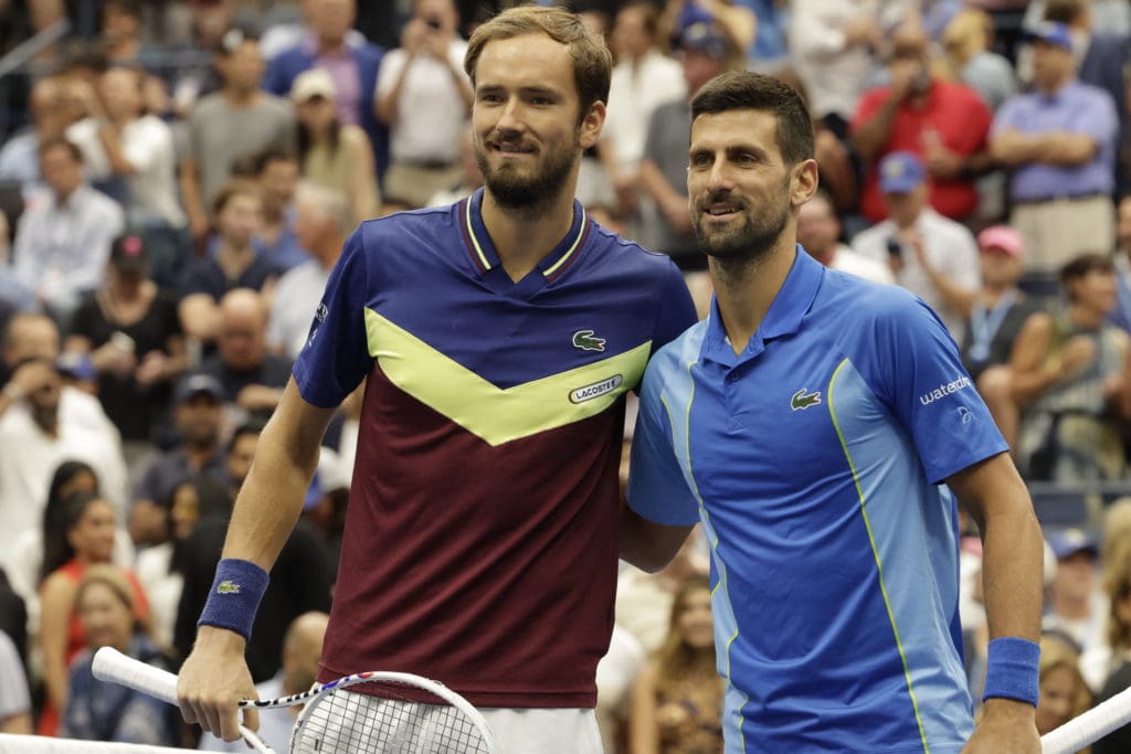 Djokovic tomándose una foto con Medvedev antes de iniciar la final del US Open.