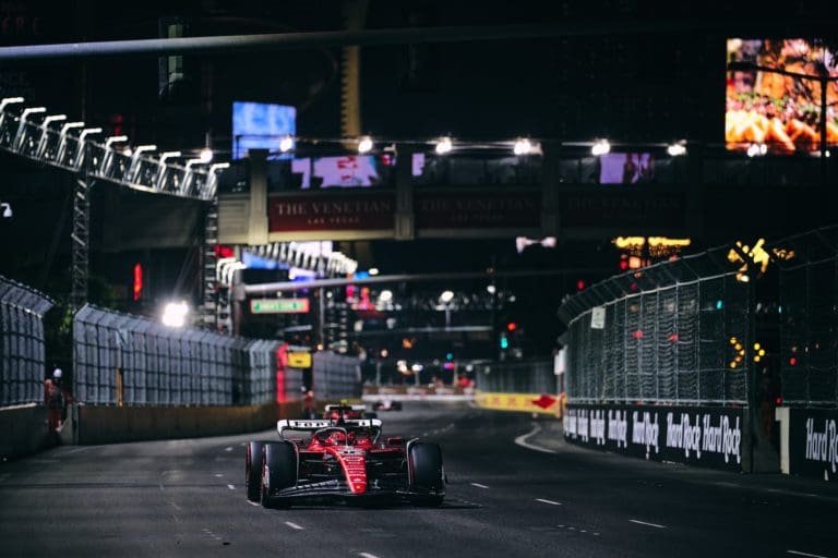 Charles Leclerc se lleva la pole en una sesión dominada por Ferrari y con múltiples sorpresas