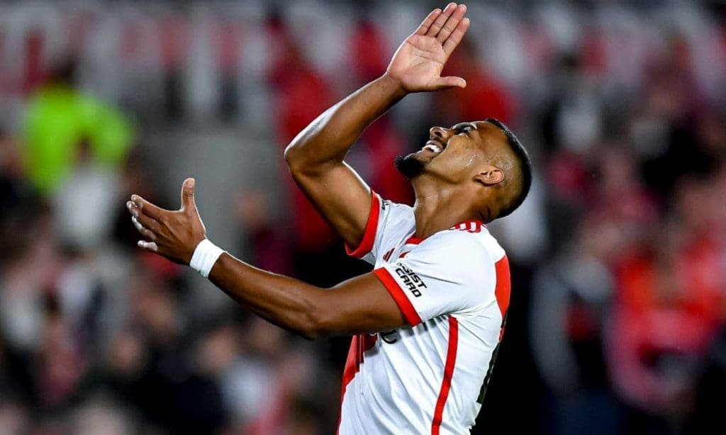 Salomón Rondón: las posibles razones de su adiós a River 4 Salomón Rondón dijo adiós a River Plate.