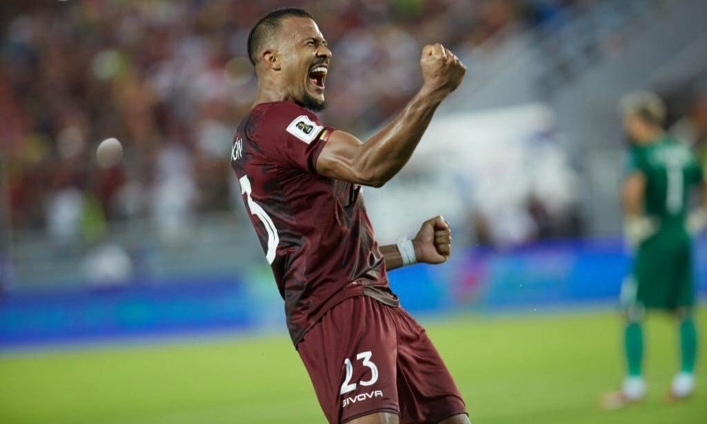 Salomón Rondón, líder goleador histórico de Venezuela.