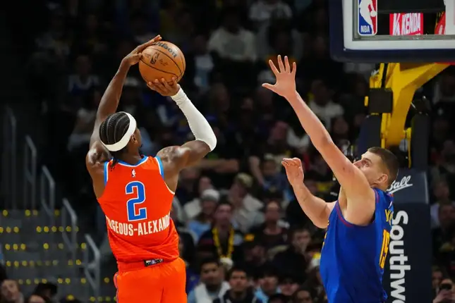 Los Denver Nuggets cayeron 117-118 ante el Oklahoma City Thunder con un doble de media distancia de Shai Gilgeous Alexander