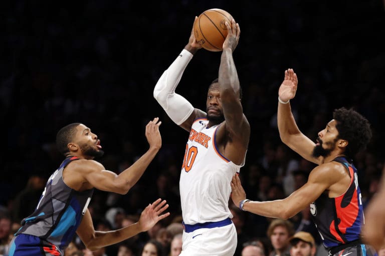Julius Randle lideró a los Knicks en su duelo ante Nets
