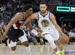 Golden State vence 110-106 a Portland, con Steph Curry como protagonista.