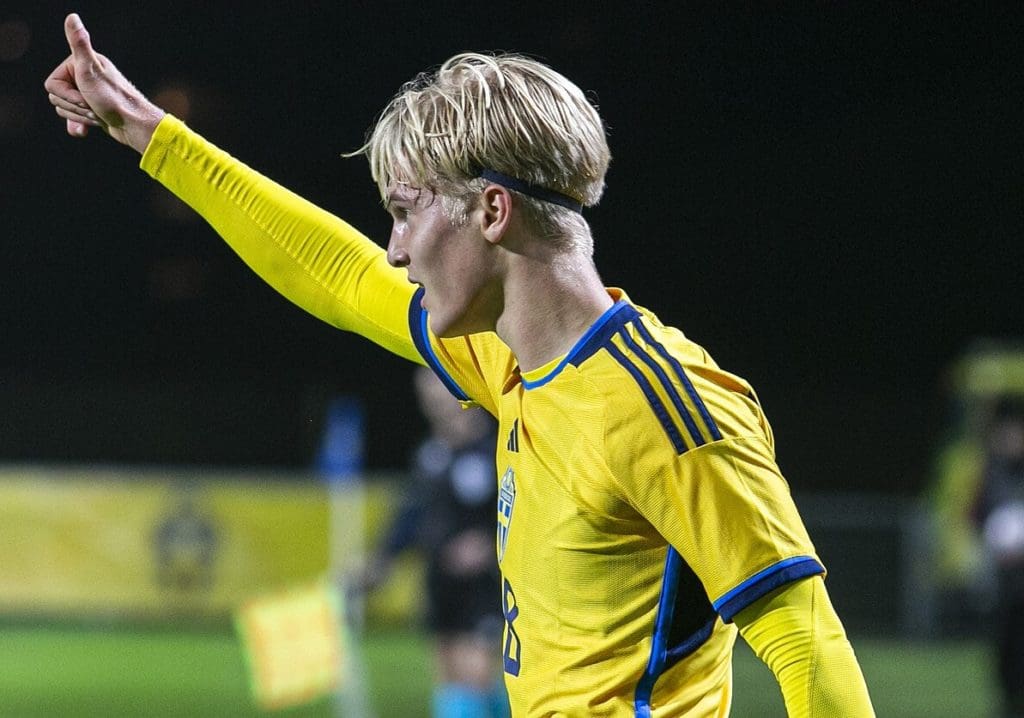 Lucas Bergvall con la selección sueca