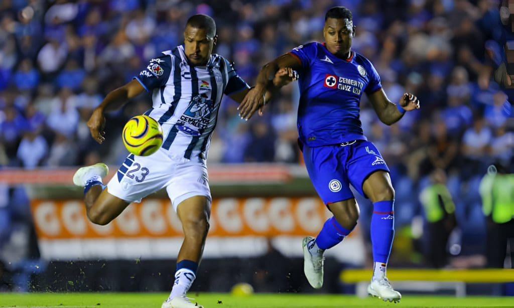 Salomón Rondón comenzó a lo grande su paso por México.