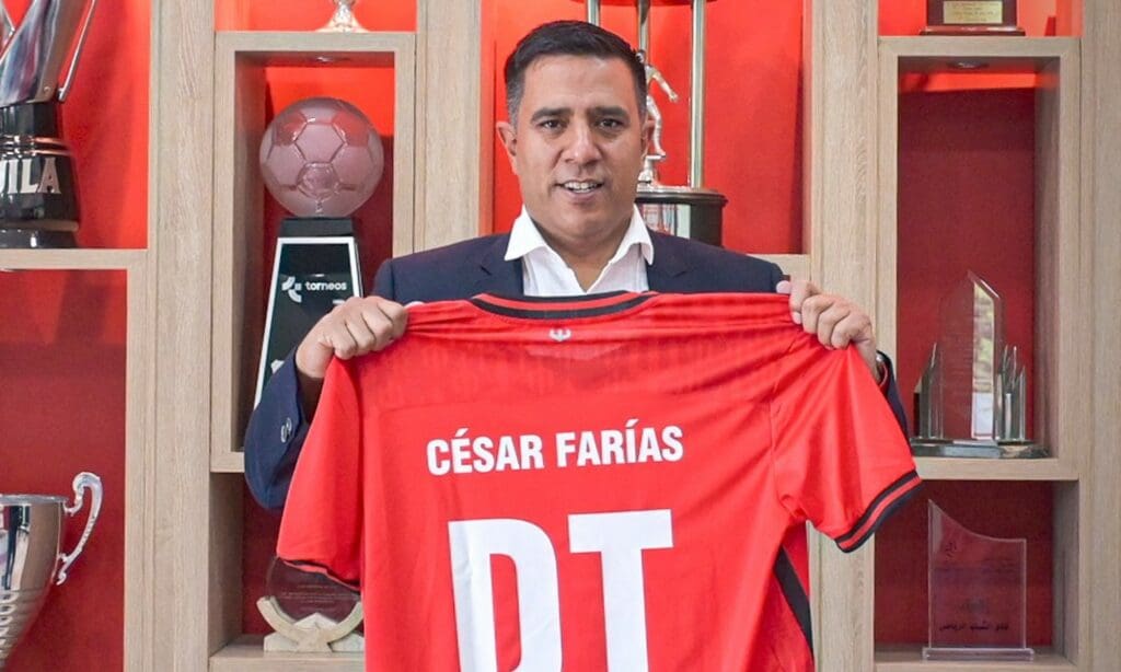 César Farías.