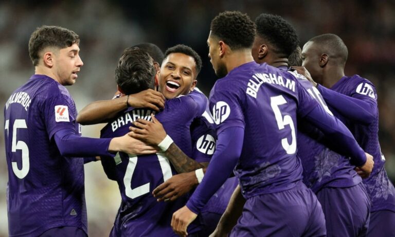 Rodrygo festeja en la victoria de Real Madrid 2-0 sobre Athletic Club de Bilbao.