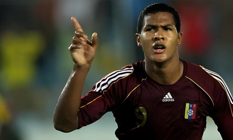 Salomón Rondón, uno de los goleadores más jóvenes en la historia de la selección de fútbol de Venezuela.