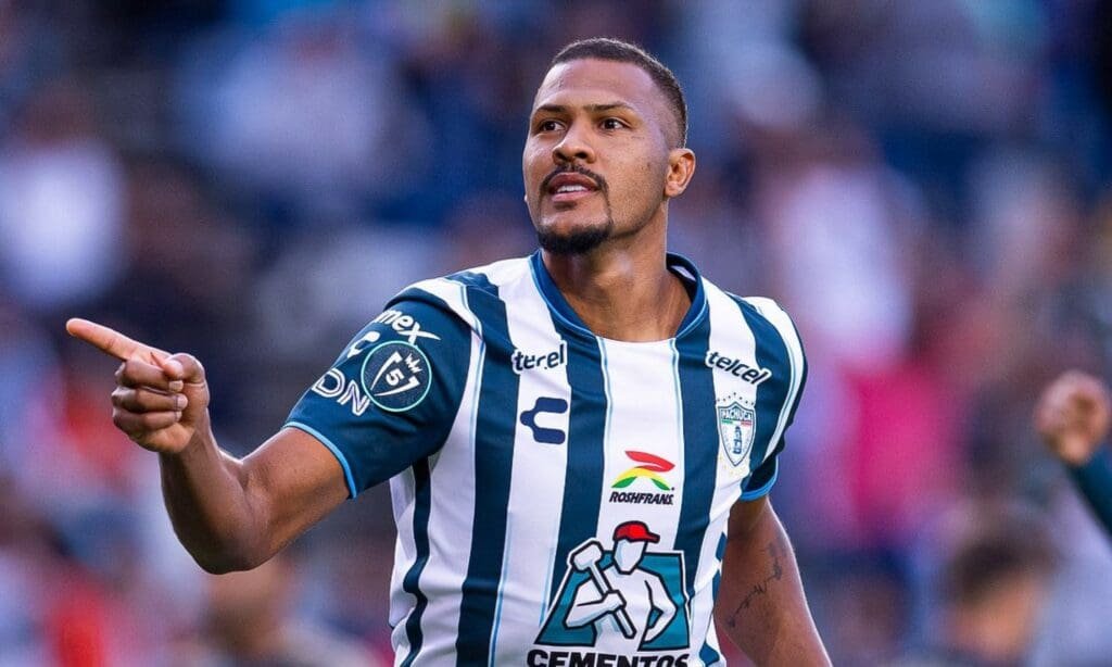 Salomón Rondón anotó triplete y asistió en la victoria de Tuzos sobre Philadelphia.
