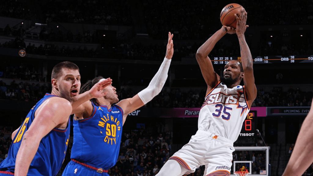 Con Kevin Durant a la cabeza, los Suns definieron el partido en overtime