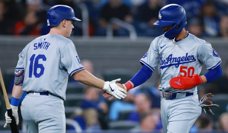 Los Dodgers siguen en racha y sellan la serie ganada en Toronto
