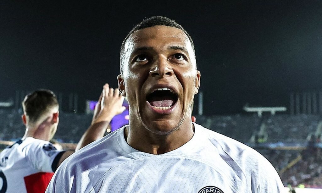 Kylian Mbappé volvió a ser verdugo de Barcelona con PSG.