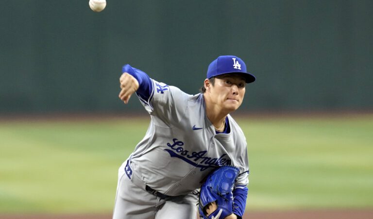 MLB: Yoshinobu Yamamoto toma ritmo y entra entre los mejores pitchers de la Liga Nacional
