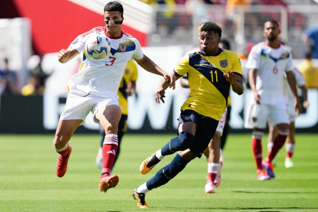 Yordan Osorio vs Ecuador en Copa América. 