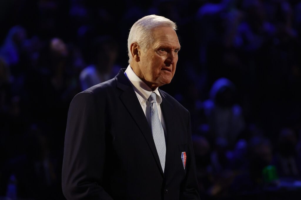 Murió Jerry West, inspiración del logo de la NBA y leyenda de los Lakers 8 Jerry West