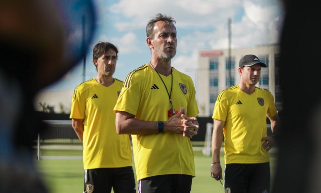 Fernando "Bocha" Batista, seleccionador de Venezuela, está suspendido por un partido por Conmebol. Foto: FVF.