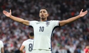 Bellingham anotó el gol de la victoria de Inglaterra sobre Serbia.