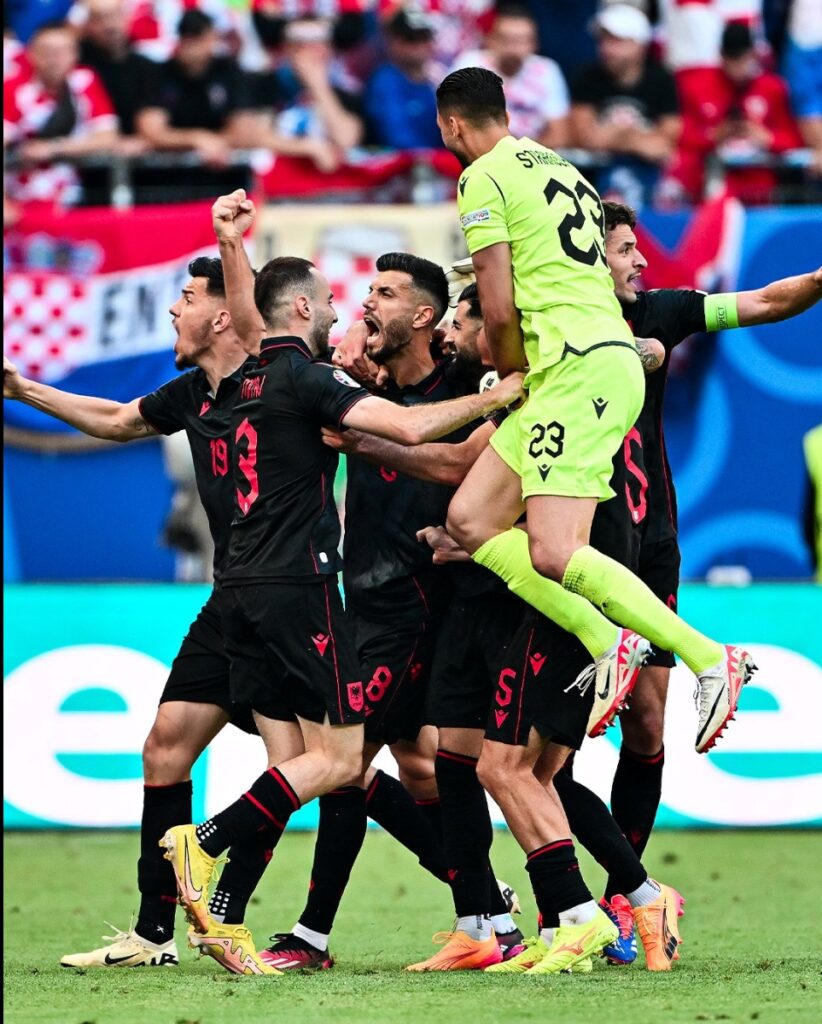 Albania festejó como triunfo el empate con Croacia. 