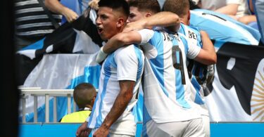 Thiago Almada abrió el marcador para Argentina.