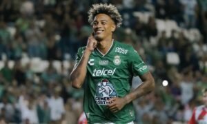 Jhonder Cádiz, delantero del Club León de México.