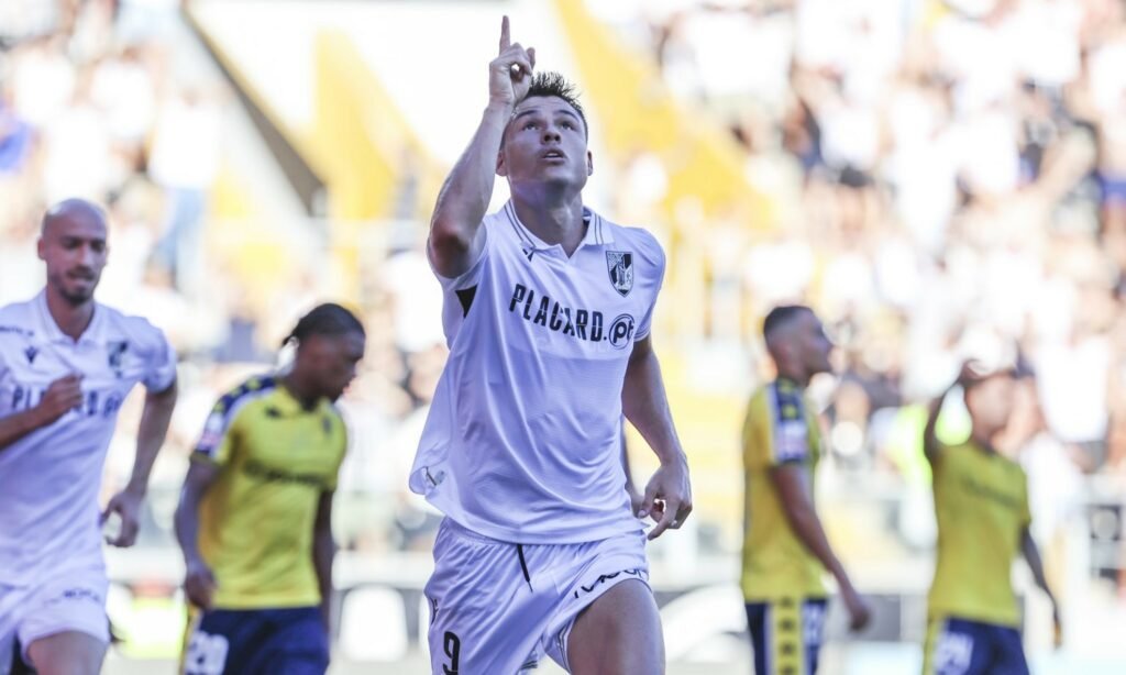 Jesús Ramírez se estrenó como goleador con Vitória.
