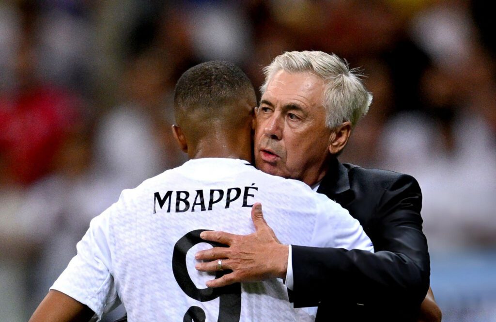 Carlo Ancelotti y Kylian Mbappé.