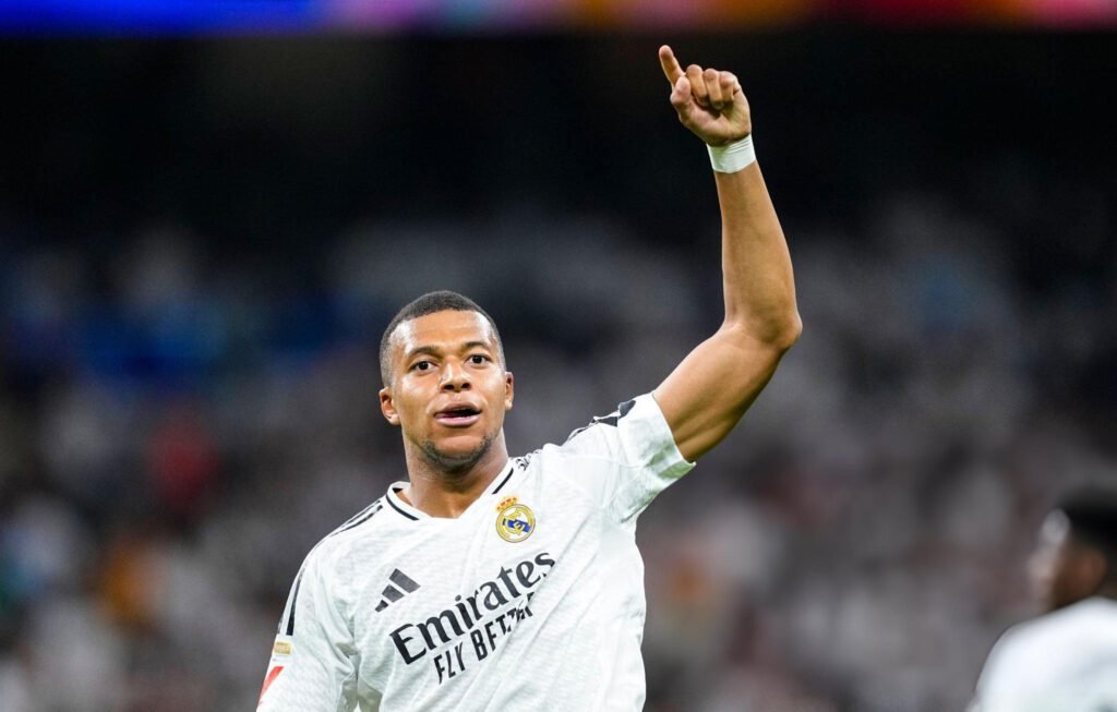 Kylian Mbappé y su debut goleador en La Liga: doblete ante Real Betis 5 Mbappe 1