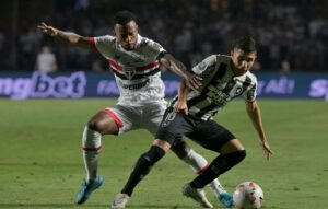 Jefferson Savarino contra Sao Paulo.