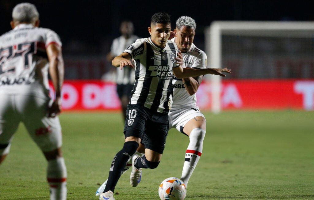 Jefferson Savarino contra Sao Paulo.