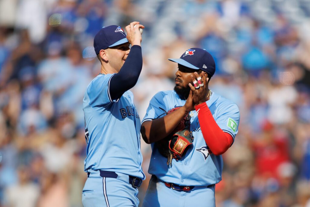 Bowden Francis junto con Vladimir Guerrero Jr.