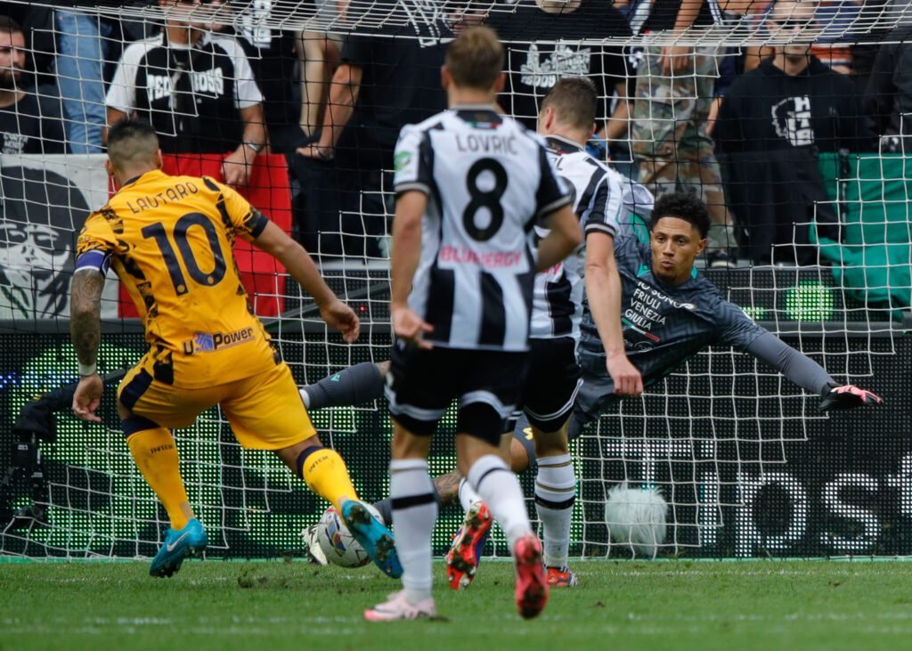 Lautaro Martínez marcó doblete ante Udinese
