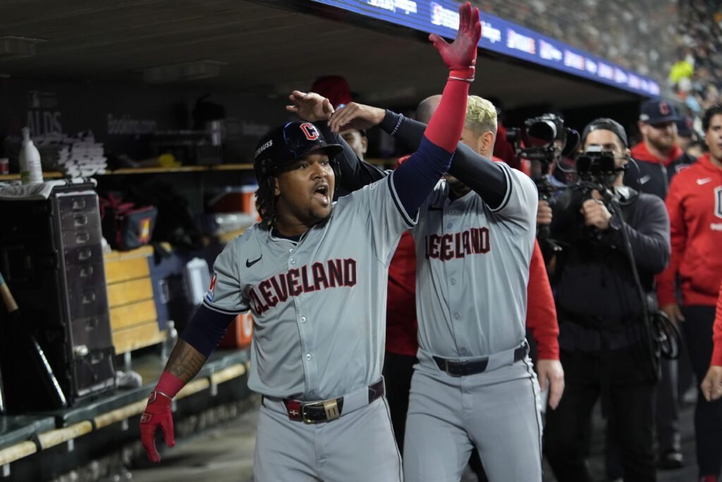 MLB: Los Cleveland Guardians remontan y fuerzan al 5° juego 3 Cleveland Guardians