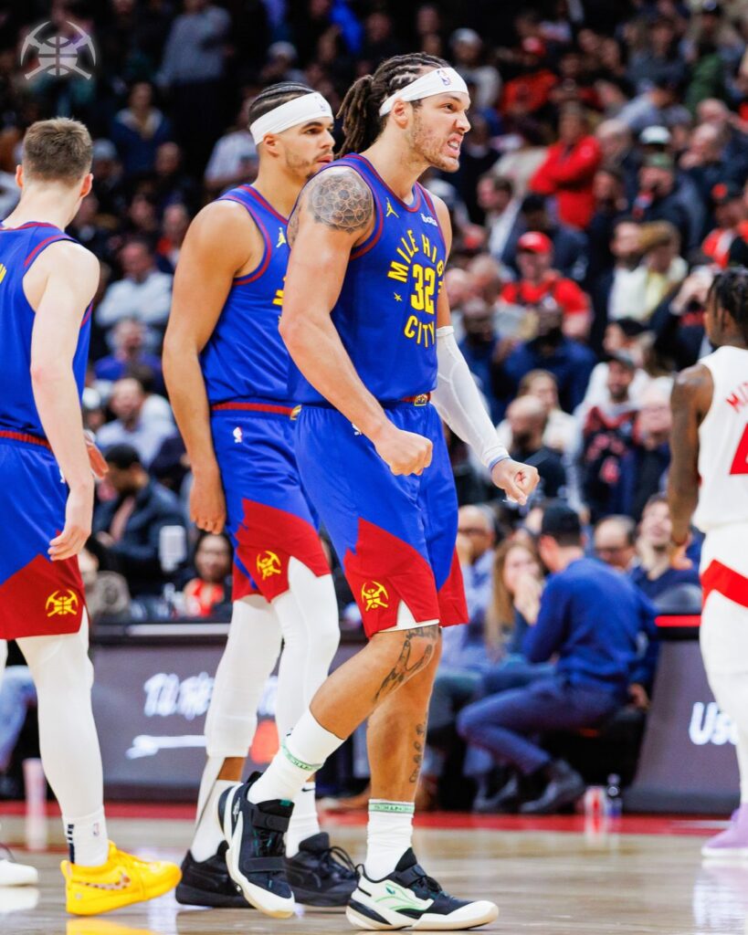 Los Nuggets celebrando la victoria.