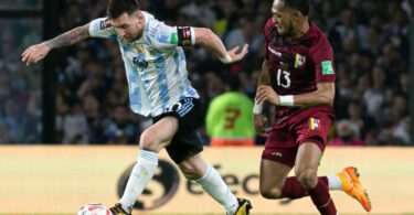 Argentina visita a Venezuela por las Eliminatorias al Mundial 2026.