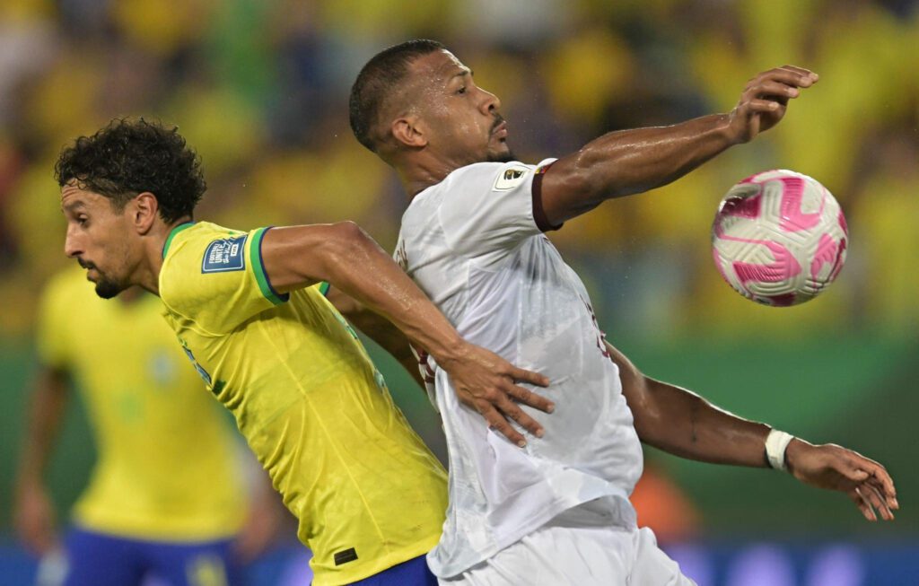 Salomón Rondón con Venezuela ante Brasil.