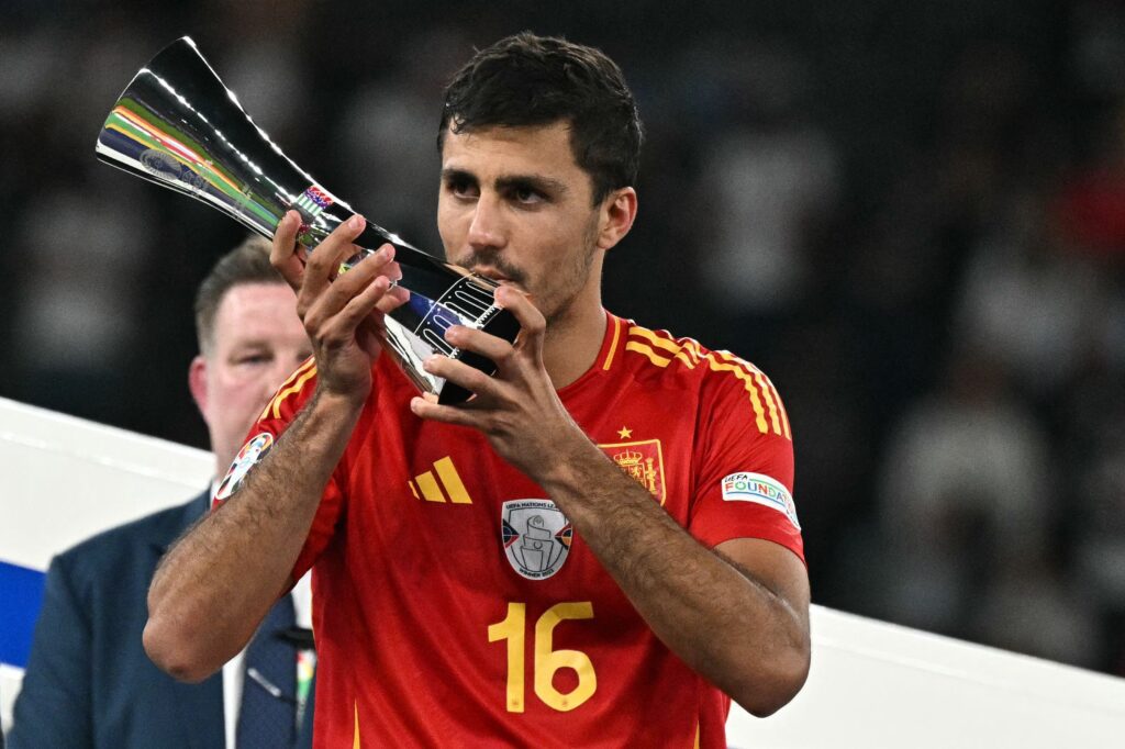 Rodri fue el MVP de la Euro 2024 y es el primero hombre español en ganar el balón de oro.