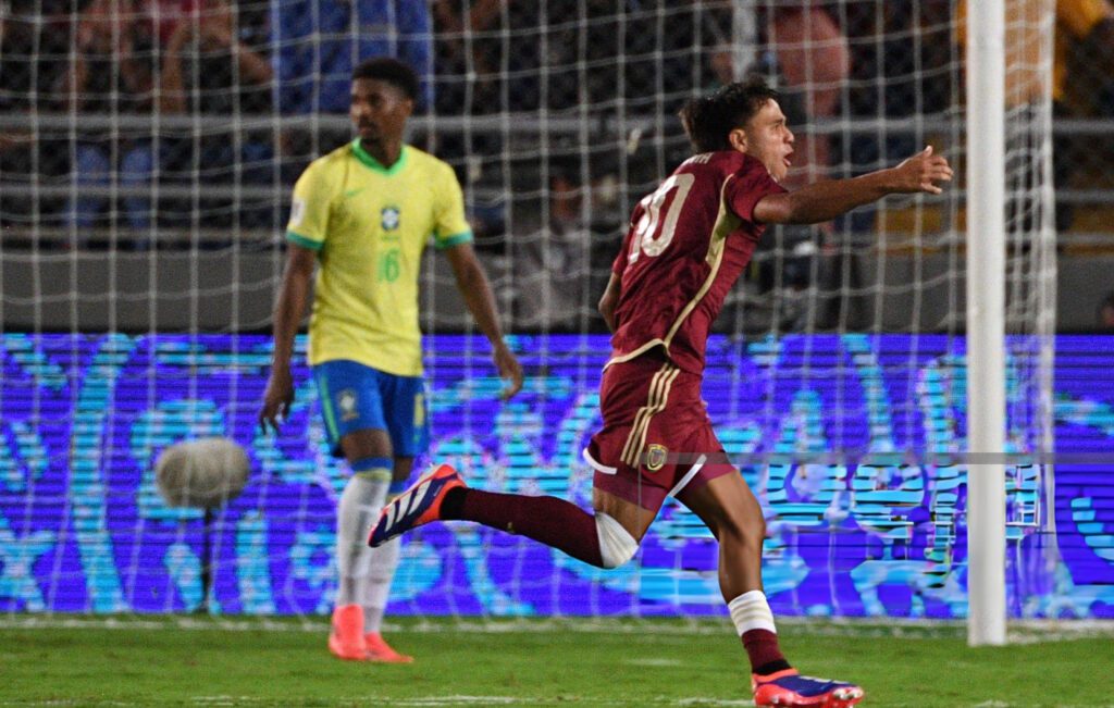 Telasco Segovia anotó el golazo de Venezuela.