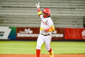 Luisangel Acuña con Cardenales de Lara